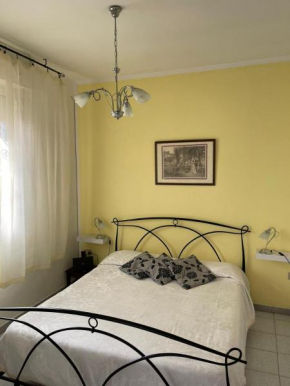 THE YELLOW HOUSE Quartucciu